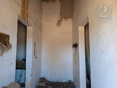 TERRENOS RÚSTICOS COM ARTIGOS URBANOS PARA RECONSTRUÇÃO NA VIDIGUEIRA