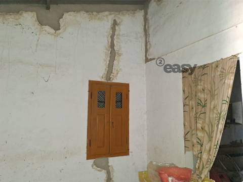 Moradias em ruínas para reconstrução inseridas em terreno misto com 6,62 hectares na Vidigueira