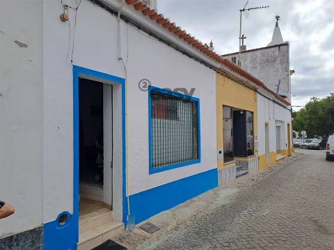 VENDE-SE HABITAÇÃO COM RENDIMENTO NA VIDIGUEIRA