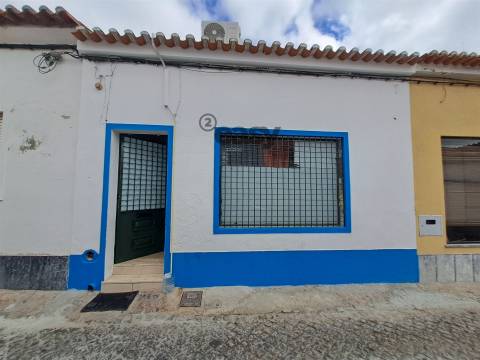 VENDE-SE HABITAÇÃO COM RENDIMENTO NA VIDIGUEIRA