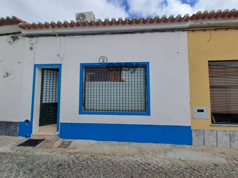 VENDE-SE HABITAÇÃO COM RENDIMENTO NA VIDIGUEIRA