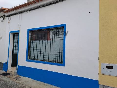 VENDE-SE HABITAÇÃO COM RENDIMENTO NA VIDIGUEIRA