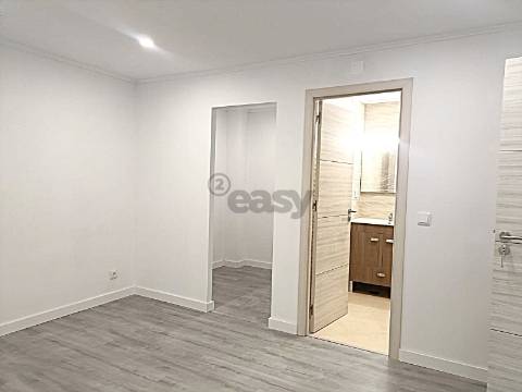 Apartamento a 500 m da estação de metro da Reboleira