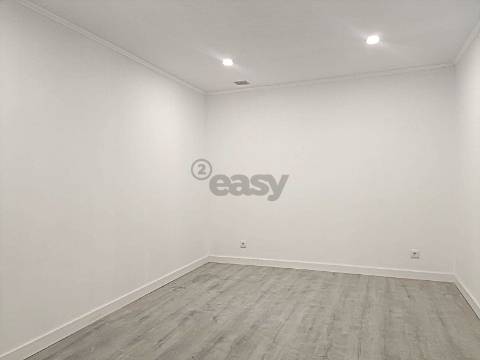 Apartamento a 500 m da estação de metro da Reboleira