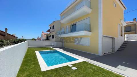 Moradia de Luxo T4 em Famões - Odivelas