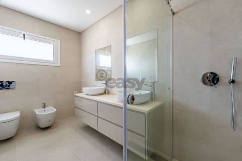 Moradia de Luxo T4 em Famões - Odivelas