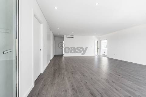 Moradia de Luxo T4 em Famões - Odivelas