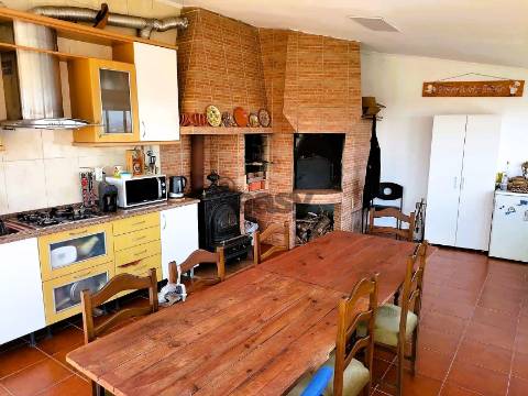 TERRENO COM ANEXO E PISCINA