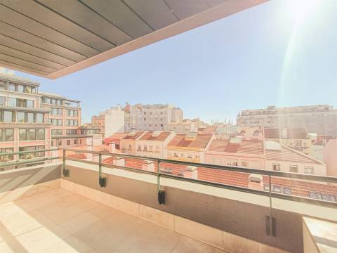 6 assoalhadas na melhor zona de Lisboa em prédio com piscina