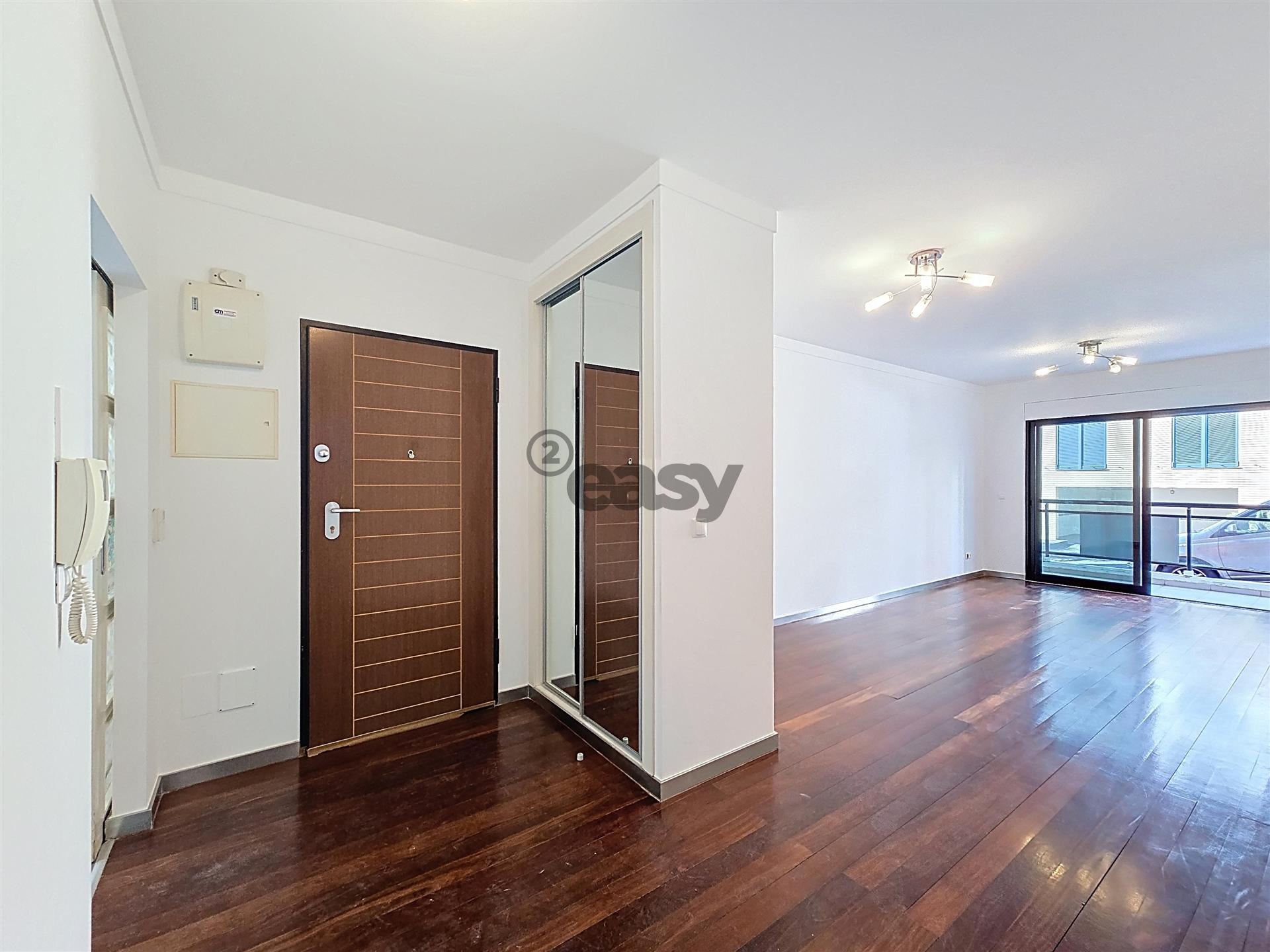 Apartamento T2+1, Santo António