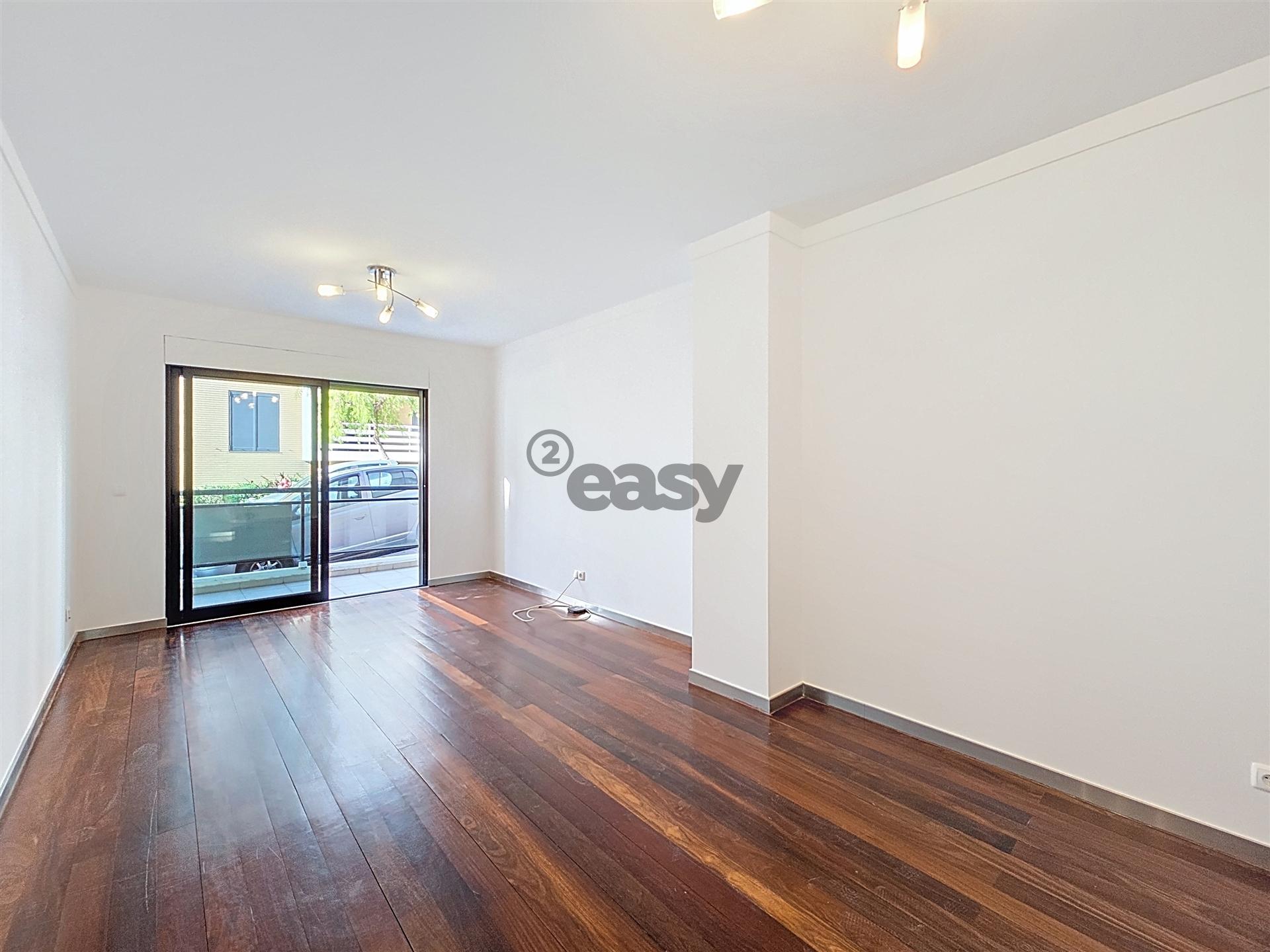 Apartamento T2+1, Santo António