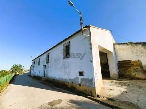 Prédio urbano com 220m2, Alvalade, Santiago do Cacém
