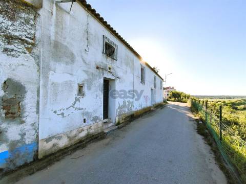 Prédio urbano com 220m2, Alvalade, Santiago do Cacém