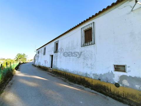 Prédio urbano com 220m2, Alvalade, Santiago do Cacém