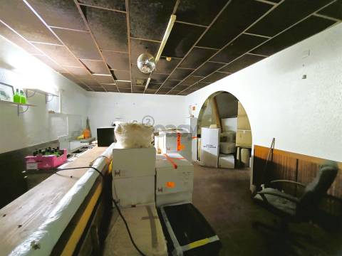 Prédio urbano com 220m2, Alvalade, Santiago do Cacém