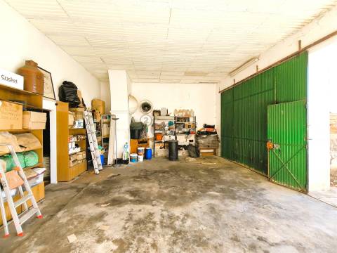 Prédio urbano com 220m2, Alvalade, Santiago do Cacém