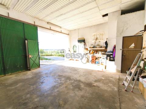 Prédio urbano com 220m2, Alvalade, Santiago do Cacém