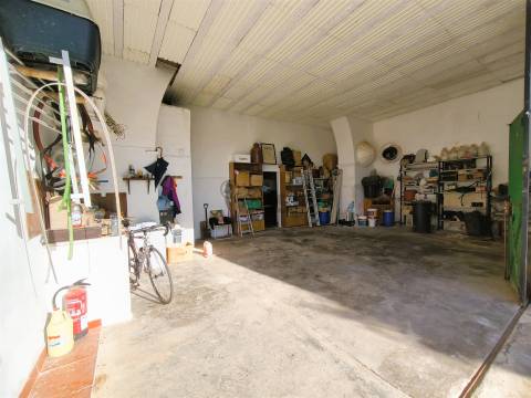 Prédio urbano com 220m2, Alvalade, Santiago do Cacém