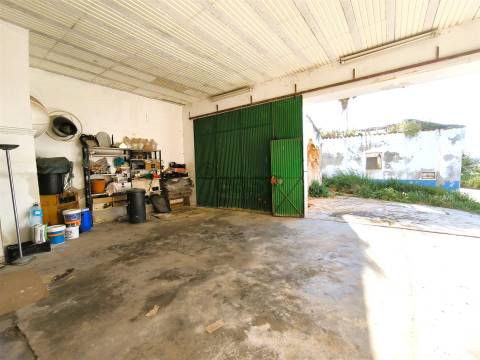 Prédio urbano com 220m2, Alvalade, Santiago do Cacém