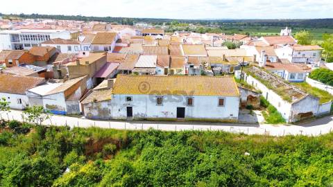 Prédio urbano com 220m2, Alvalade, Santiago do Cacém