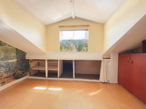 Apartamento T4 com quintal de 40m² a 400m do Metro Amadora