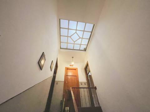 Apartamento T4 com quintal de 40m² a 400m do Metro Amadora