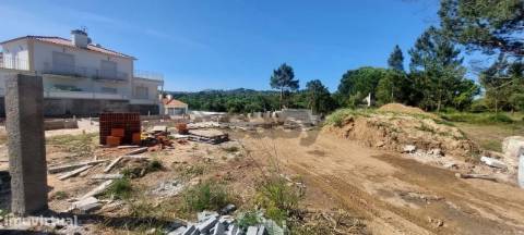 Moradia V3 em Sesimbra com piscina