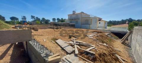 Moradia V3 em Sesimbra com piscina