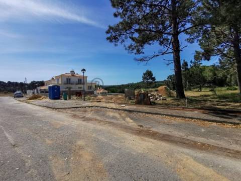 Moradia V3 em Sesimbra com piscina