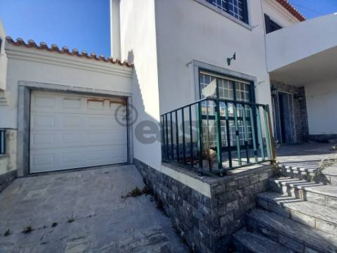 Moradia Geminada T4+1 Venda em Santo Isidoro,Mafra