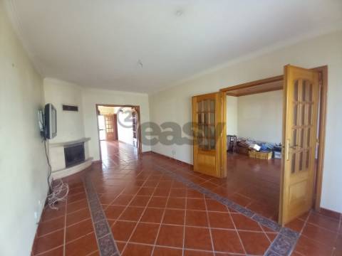 Moradia Geminada T4+1 Venda em Santo Isidoro,Mafra