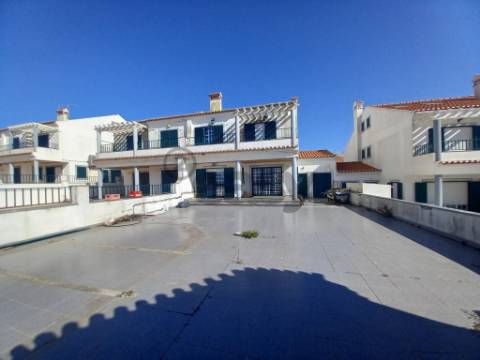 Moradia Geminada T4+1 Venda em Santo Isidoro,Mafra