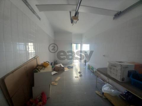 Moradia Geminada T4+1 Venda em Santo Isidoro,Mafra