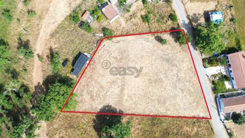 Terreno urbano com área de 2145 m2 situado nos Foros do Chaparral, Bicos