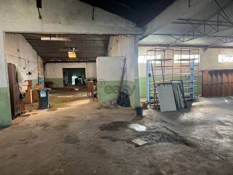 Armazém com Alvará de Indústria e Comércio no centro de Castro Verde