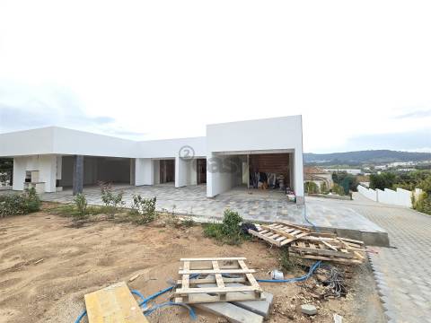 Moradia Térrea de Luxo com piscina