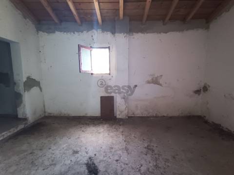 Moradia T2 para Recuperar – Monte da Ervideira de Baixo, Montemor-o-Novo