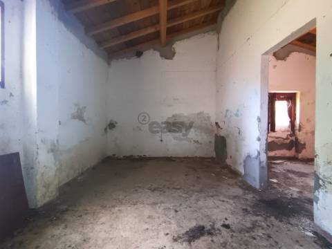 Moradia T2 para Recuperar – Monte da Ervideira de Baixo, Montemor-o-Novo