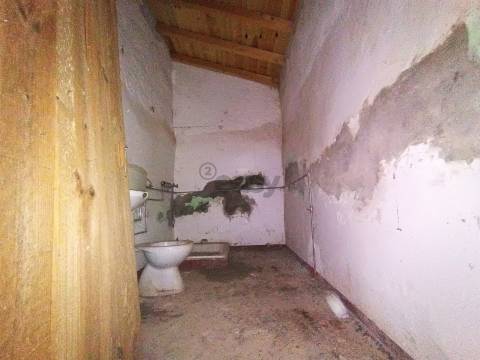 Moradia T2 para Recuperar – Monte da Ervideira de Baixo, Montemor-o-Novo