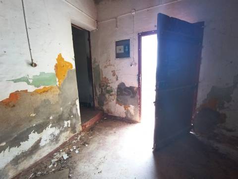 Moradia T2 para Recuperar – Monte da Ervideira de Baixo, Montemor-o-Novo