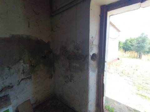 Moradia T2 para Recuperar – Monte da Ervideira de Baixo, Montemor-o-Novo