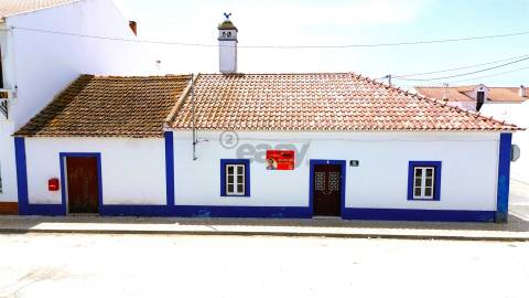 Moradia térrea T2 c/ amplo logradouro, Alvalade, Santiago do Cacém