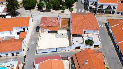 Moradia térrea T2 c/ amplo logradouro, Alvalade, Santiago do Cacém