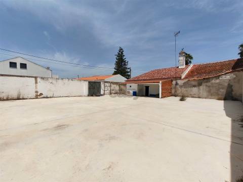 Moradia térrea T2 c/ amplo logradouro, Alvalade, Santiago do Cacém