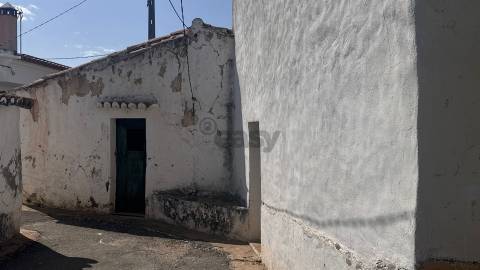 Moradia em Ruína com 6 divisões, Neves da Graça, Santa Bárbara dos Padrões, Castro Verde