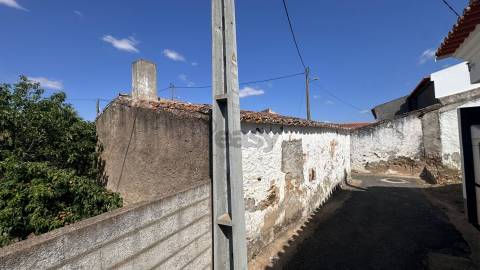 Moradia em Ruína com 6 divisões, Neves da Graça, Santa Bárbara dos Padrões, Castro Verde