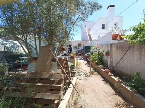 Moradia T2 remodelada com Jardim + Anexo + Tanque, São Domingos, Santiago do Cacém