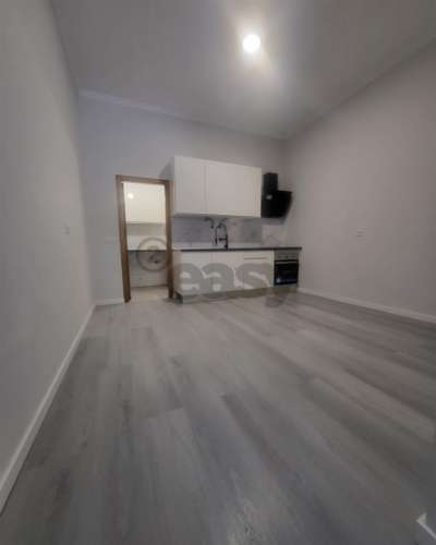 Loja transformada em Apartamento T1 em Belas