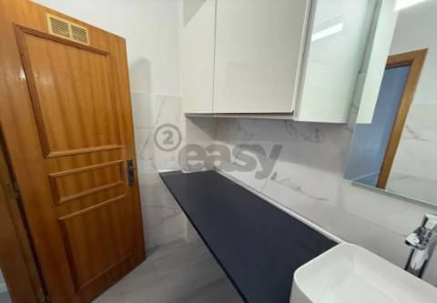 Loja transformada em Apartamento T1 em Belas