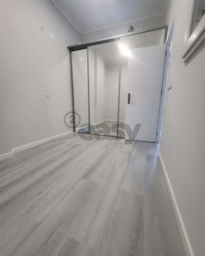 Loja transformada em Apartamento T1 em Belas